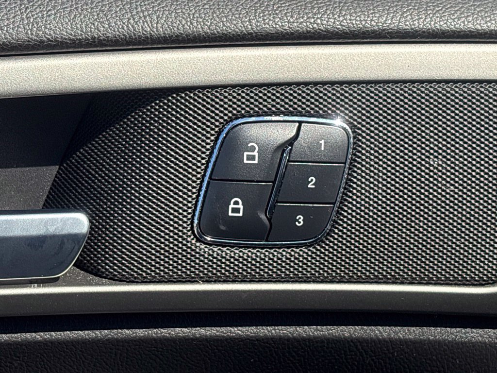 Used 2015 Ford Fusion SE w/ Equipment Group 202A FWD image 13