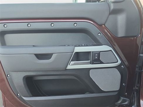 Used 2024 Land Rover Defender 130 S image 28