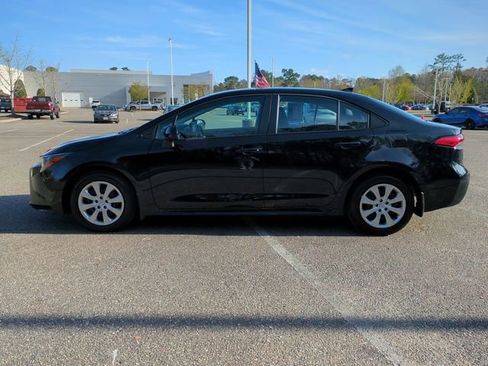 Used 2026 Toyota Corolla LE image 7