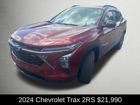 Used 2024 Chevrolet Trax RS w/ Sunroof Package FWD image 3