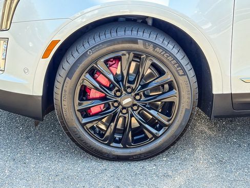 Certified 2023 Cadillac XT5 Sportv w/ Technology Package AWD/4WD image 10