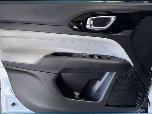 Certified 2022 Jeep Compass Limited image 30