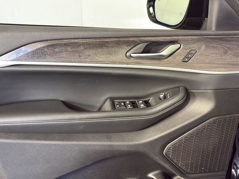 Used 2023 Jeep Grand Cherokee Limited w/ Luxury Tech Group II image 26