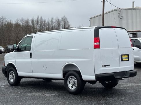 New 2025 Chevrolet Express 3500 w/ Driver Convenience Package image 19