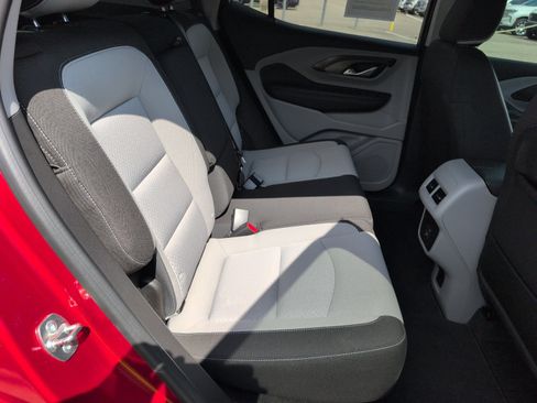 Used 2024 GMC Terrain SLE w/ Driver Convenience Package FWD image 12