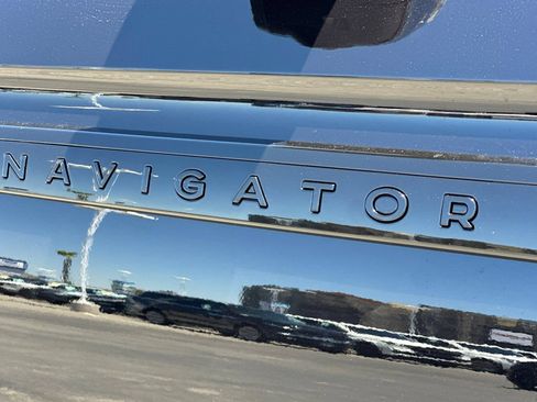 New 2026 Lincoln Navigator Reserve w/ Jet Appearance Package AWD/4WD image 27