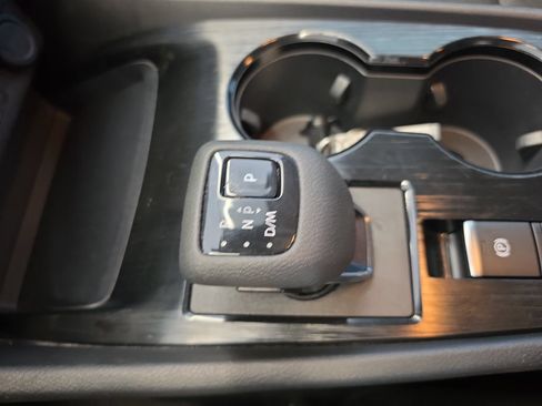 Used 2024 Nissan Rogue SV AWD/4WD image 29