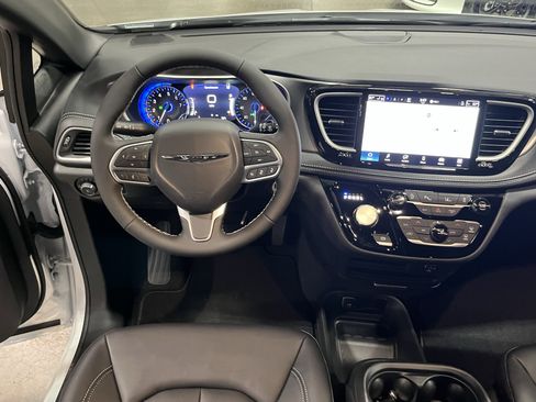 New 2026 Chrysler Pacifica Select AWD/4WD image 11