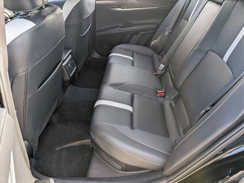 Used 2025 Toyota Camry SE image 18