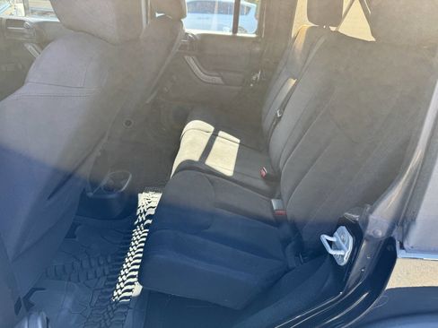Used 2013 Jeep Wrangler Unlimited Sport image 9