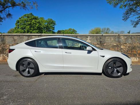 Used 2023 Tesla Model 3 Standard Range image 9