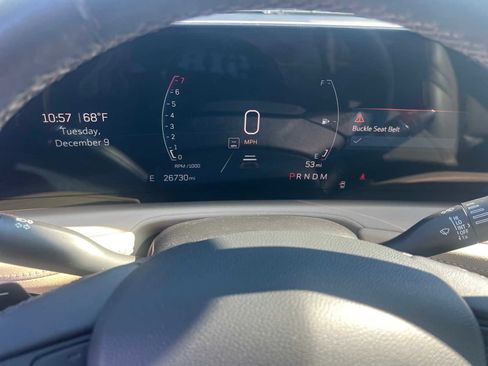 Used 2024 Cadillac XT4 Luxury w/ Cold Weather Package image 17