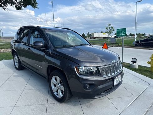 Used 2014 Jeep Compass Latitude AWD/4WD image 2