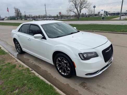 Used 2015 Chrysler 300 S image 7