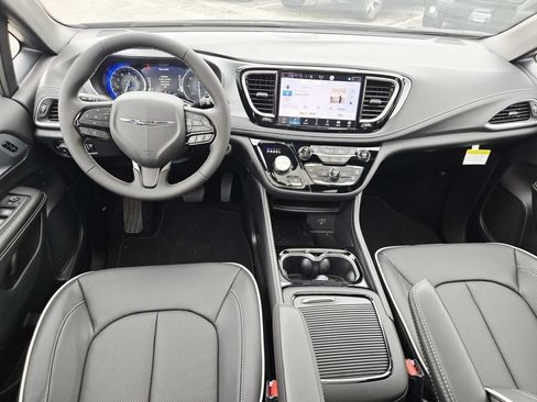 New 2026 Chrysler Pacifica Limited w/ S Appearance Package FWD image 12