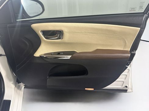 Used 2013 Toyota Avalon XLE Touring FWD image 34