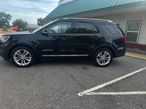 Used 2018 Ford Explorer XLT w/ Equipment Group 202A AWD/4WD image 3