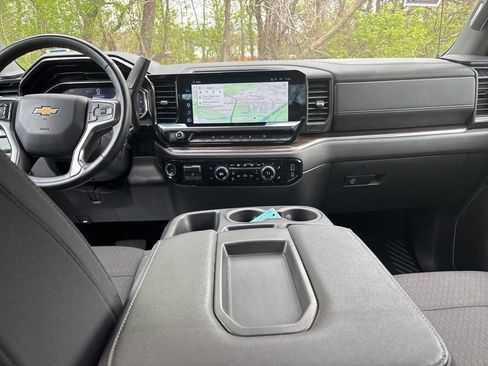 Used 2024 Chevrolet Silverado 1500 LT w/ Z71 Off-Road Package AWD/4WD image 18