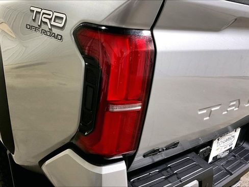 Used 2024 Toyota Tacoma TRD Off-Road w/ TRD Off Road Premium Package AWD/4WD image 8