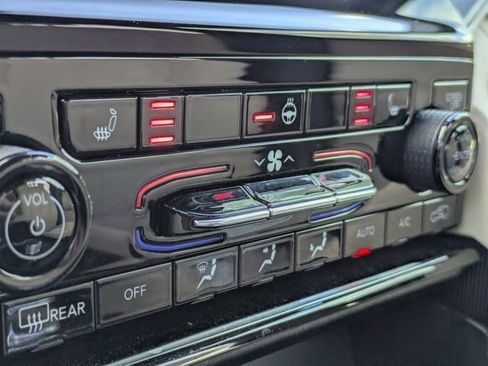 Used 2025 Jeep Grand Cherokee L Limited w/ Black Appearance Package RWD image 23