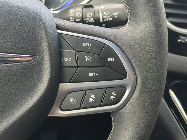 Certified 2026 Chrysler Pacifica Select FWD image 31