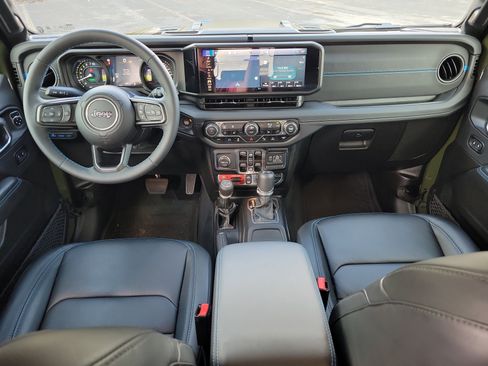 Used 2024 Jeep Wrangler Unlimited Rubicon 4xe image 10