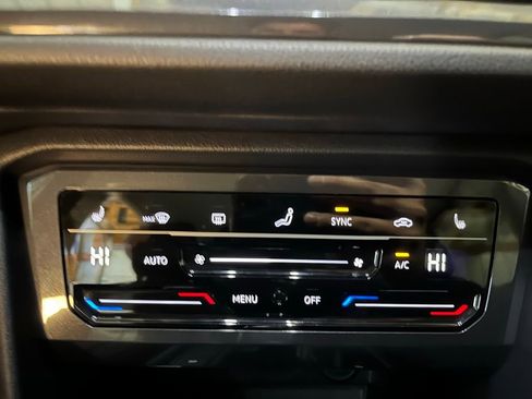 Used 2022 Volkswagen Tiguan SE AWD/4WD image 18