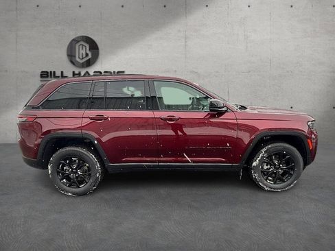 New 2026 Jeep Grand Cherokee Laredo image 4