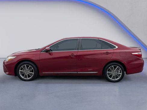 Used 2016 Toyota Camry SE w/ Moonroof Package image 4