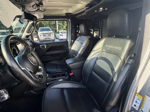 Used 2020 Jeep Gladiator Overland AWD/4WD image 9