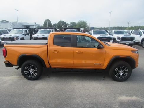 Used 2025 GMC Canyon AT4 w/ Technology Plus Package AWD/4WD image 3