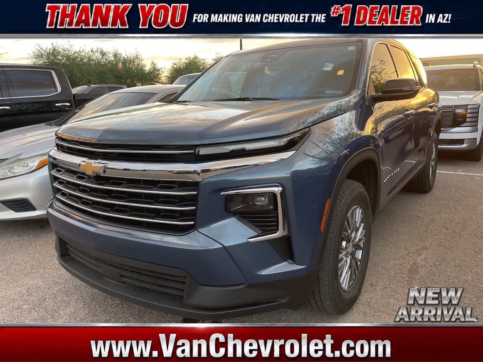 Used 2025 Chevrolet Traverse LT FWD image 1