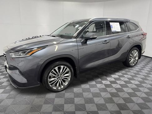 Used 2024 Toyota Highlander Platinum AWD/4WD image 4