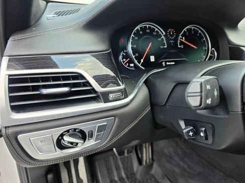 Used 2019 BMW 750i xDrive w/ Executive Package AWD/4WD image 20