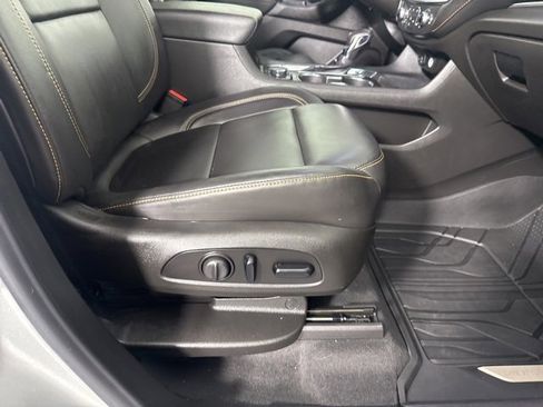 Used 2021 Chevrolet Traverse RS image 15