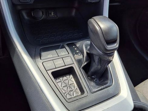 Used 2019 Toyota RAV4 XLE FWD image 11