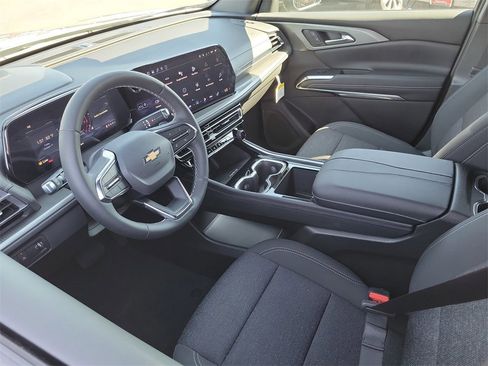 New 2026 Chevrolet Traverse LT image 3