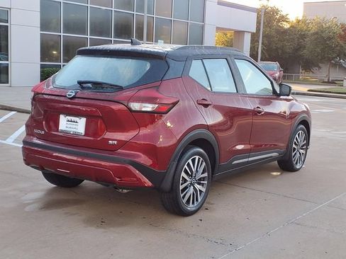 Used 2023 Nissan Kicks SR w/ SR Premium Package FWD image 4