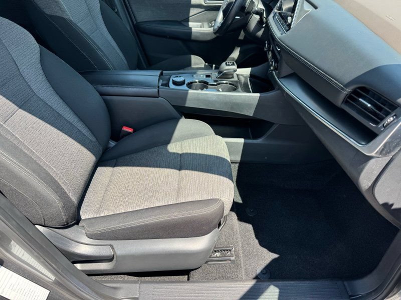 Used 2023 Nissan Rogue SV AWD/4WD image 11