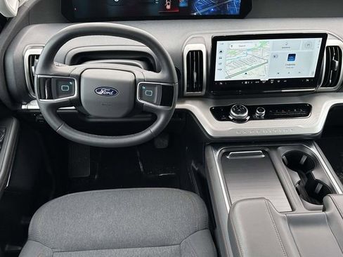 Used 2025 Ford Expedition Active image 10