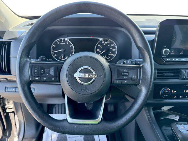 Used 2024 Nissan Pathfinder S FWD image 11