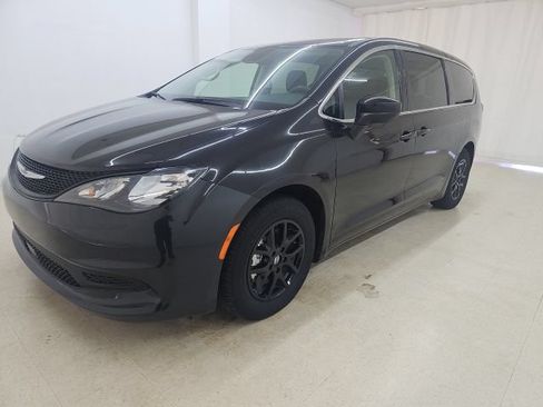 Used 2023 Chrysler Voyager LX FWD image 30