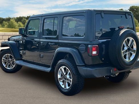Used 2019 Jeep Wrangler Unlimited Sahara AWD/4WD image 11