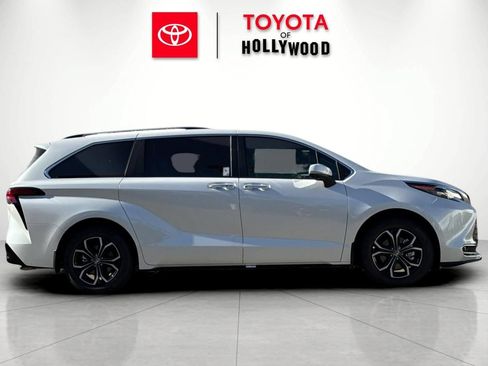 New 2026 Toyota Sienna Platinum AWD/4WD image 3