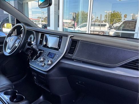 Used 2015 Toyota Sienna SE FWD image 22