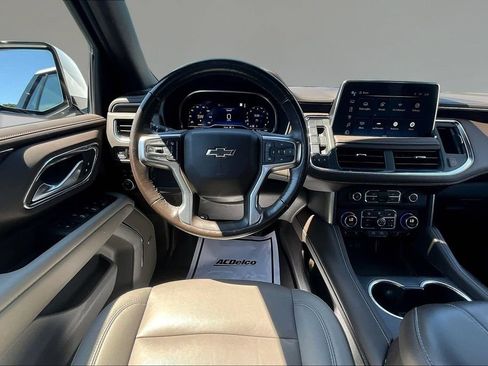 Used 2022 Chevrolet Tahoe Z71 w/ Luxury Package AWD/4WD image 8