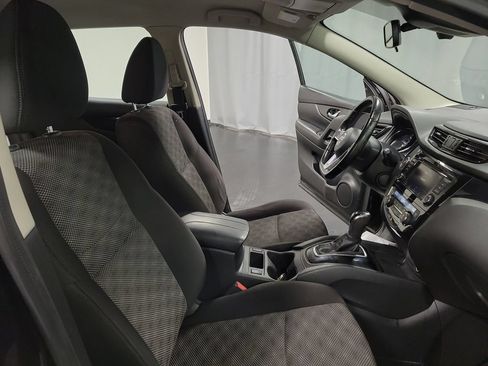Used 2020 Nissan Rogue Sport SV w/ All-Weather Package AWD/4WD image 32