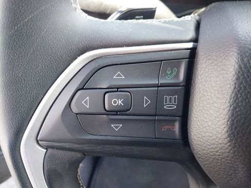 Used 2023 Jeep Grand Cherokee L Laredo image 10