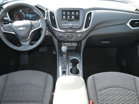 Used 2024 Chevrolet Equinox LT image 3