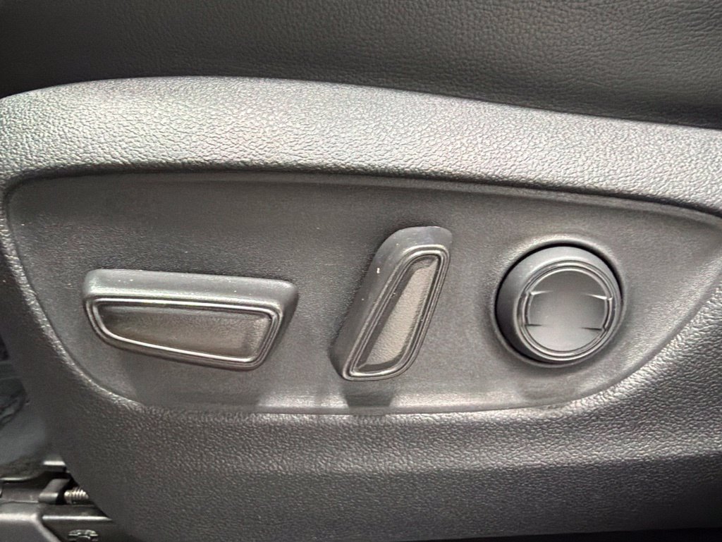 Used 2023 Toyota Highlander XSE AWD/4WD image 24